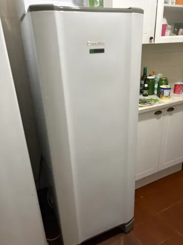 Geladeira Esmaltec em excelente estado!