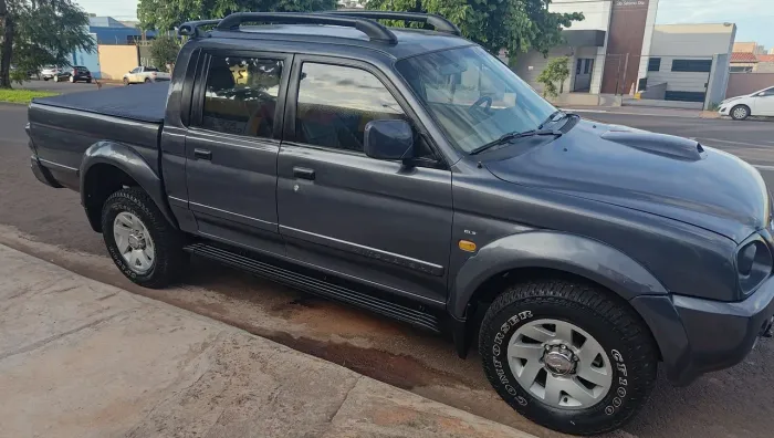 Mitsubishi L200 GLS 2.5 4X4 CD Diesel 2006