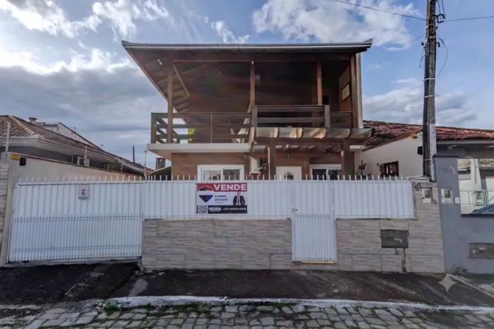 Sobrado para venda em Centro com 3 quartos, sendo 1 suíte, 134m²
