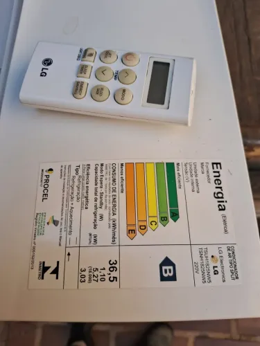 Ar condicionado LG com 18.000 btu/h com defeito