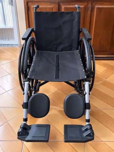 VENDO CADEIRA DE RODAS PROLIFE - PRETA