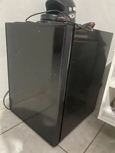 Frigobar semi novo
