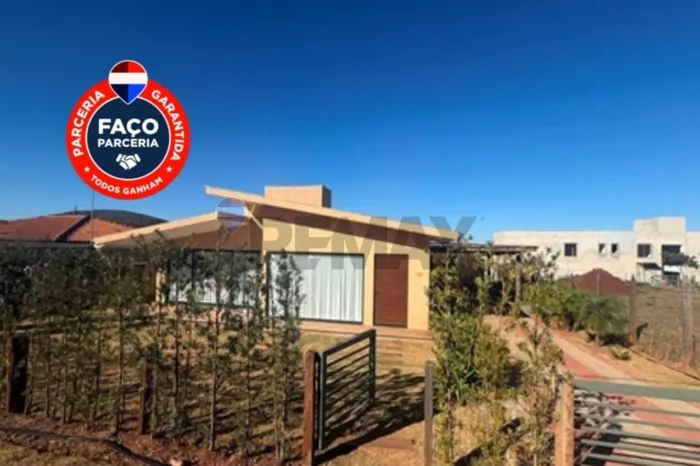 Casa para locação no Condomínio Ville des Lacs, Nova Lima/MG | 3 quartos, suíte, jacuzzi e
