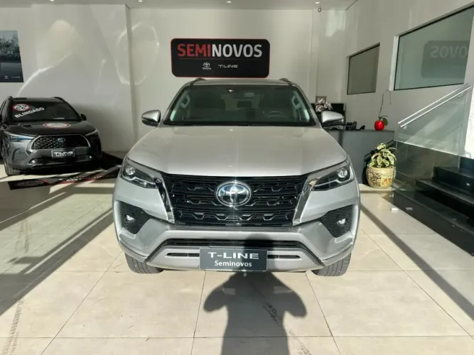 Toyota Hilux SW4 SRV D4-d 4X4 3.0 TDI Dies. MEC 2021