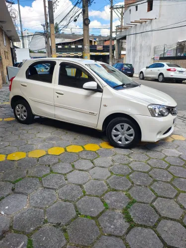 Toyota Etios X 1.3 Flex 16V 5P Mec. 2015