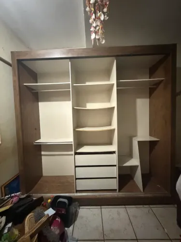 Guarda roupa grande usado !