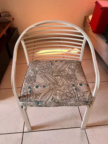 4 cadeiras para área externa . Almofada impermeabilizada. 80,00 cada.