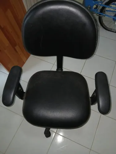 CADEIRA DE ESCRITÓRIO NOVA