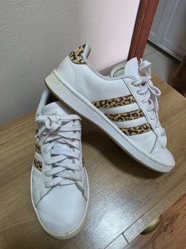 Adidas Original em couro tamanho 36