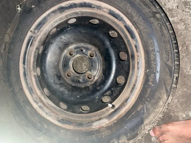 Roda com pneu 175/65/14 balanceado 
