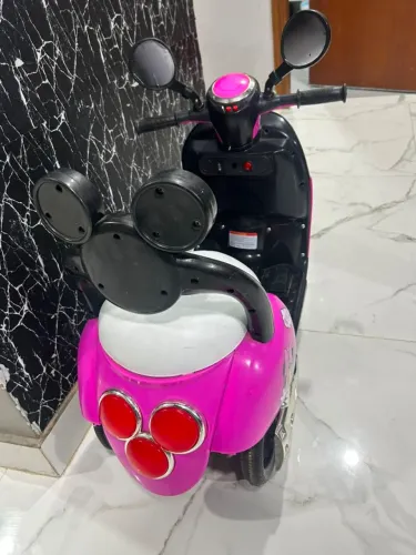 Moto elétrica lambreta infantil Disney minei rosa