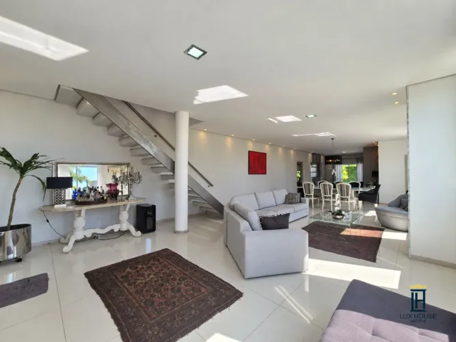 Casa de Alto Padrão em Jurerê (Condomínio fechado)