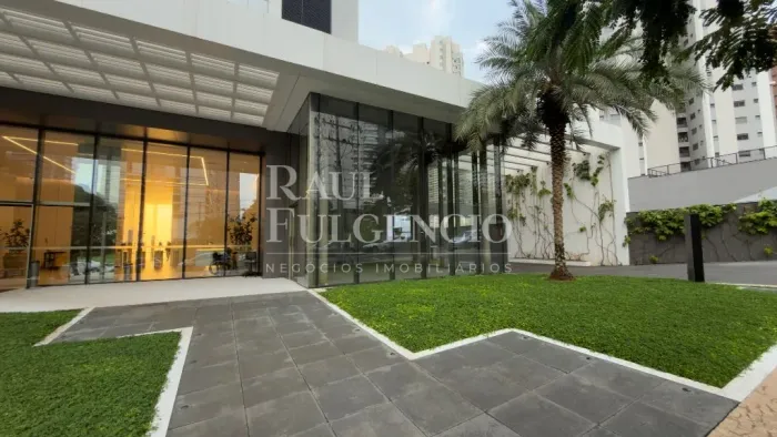 Loja para locação no Ed Quartier 550 na Gleba com frente para a rua.