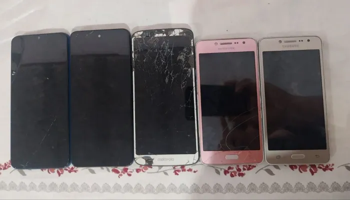 Vendo celulares para retirada de peças