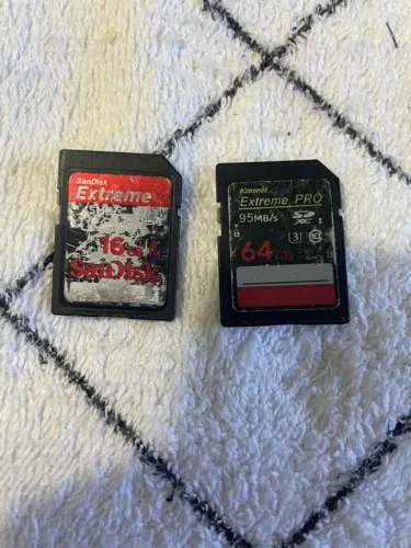 Cartão de memoria usado - funcionando perfeitamente 64 gb e 16 b - extreme