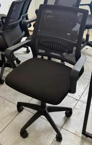Cadeira escritório tenho 10. Unidades