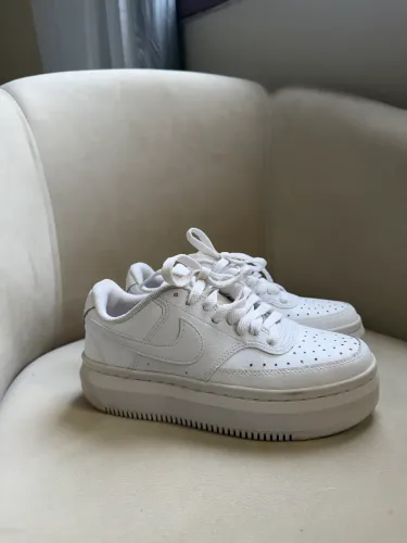 Tenis nike court vision