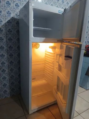Geladeira duas portas 110w-ENTREGO