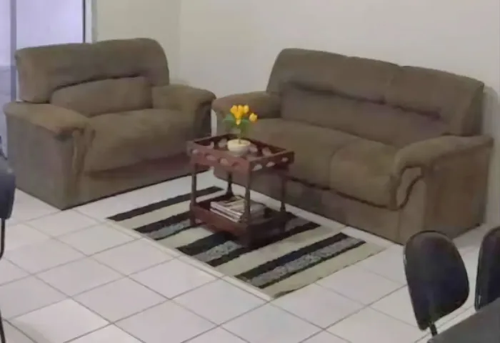 Sofá de 2 e 3 lugares<br>Em excelente estado zap *22<br> *22