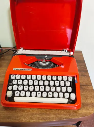 Vendo Máquina escrever Hermes Baby
