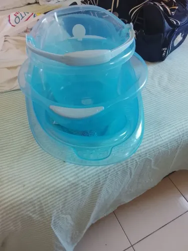 Conj. De banheira, vindo com a bacia e o balde . E também duas bolsas totalmente novas se