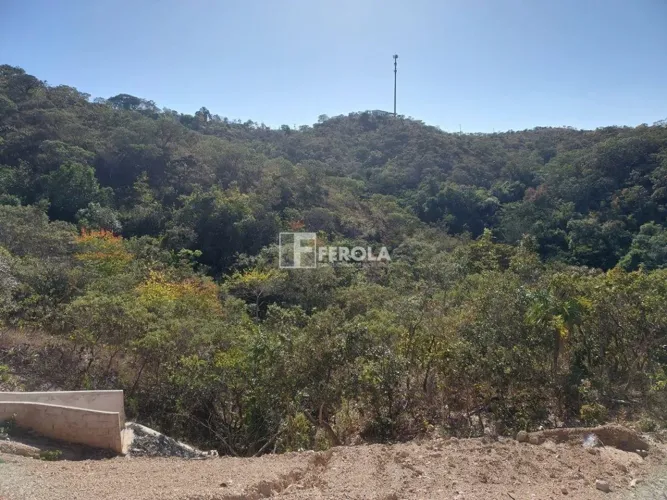 Condomínio Mansões Itaipú que fica em área particular e tem toda uma infra-estrutura, com