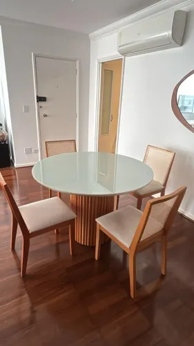 conjunto sala de jantar decóros mesa wendy light + 4 cadeiras kavya