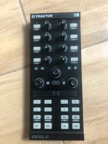 Controladora Traktor Kontrol X1 Mk2 + Case Udg
