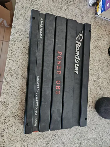 Amplificador Roadstar Power One + Caixa com sub, sob medida para Civic G8