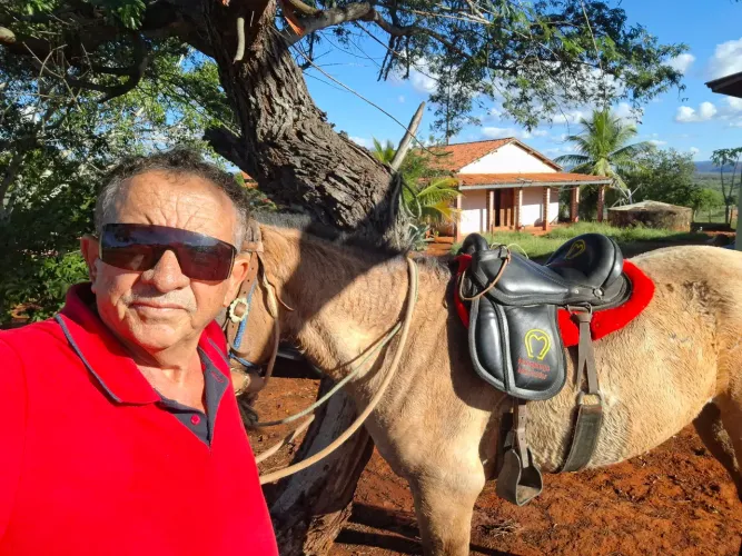 Maravilhosa fazenda, Belíssima casa c/5/4, varandão, curral, energia, água encanada e poço