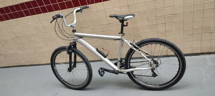 Bicicleta aro 26 alumínio , raios grosso inox, bike revisada pegar e andar