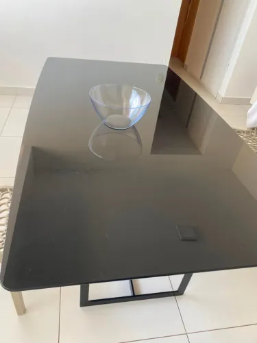 Mesa de Jantar Moderna Vidro Fumê com Base Metálica (Aceito Propostas não absurdas)