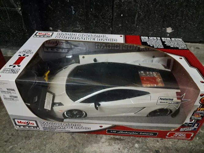 Carro de Controle Remoto Maisto