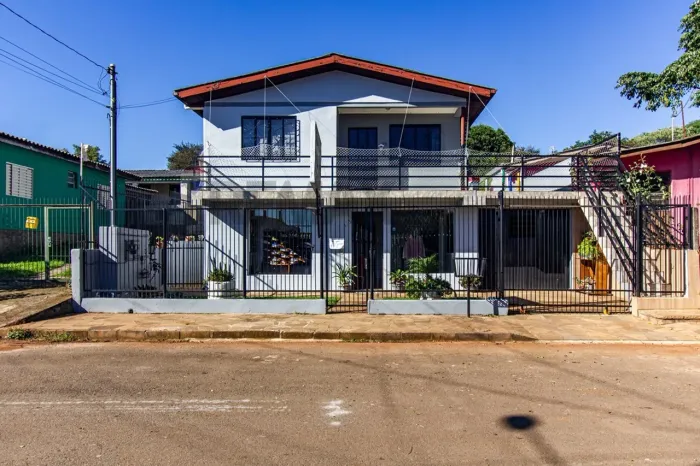 Casa de dois pavimentos à venda no Bairro São Luiz Gonzaga Passo Fundo/RS