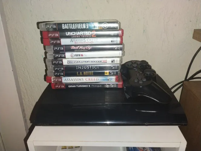 Playstation 3 desbloqueado + 10 jogos mídia física +jogos na conta