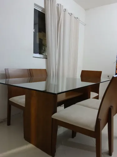 Mesa com 6 cadeiras