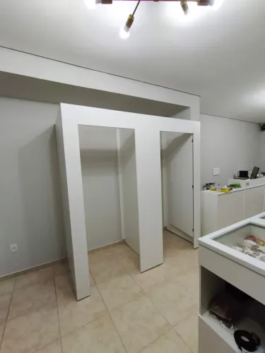 Móveis para loja. Provador de roupa madeira MDF Novo 