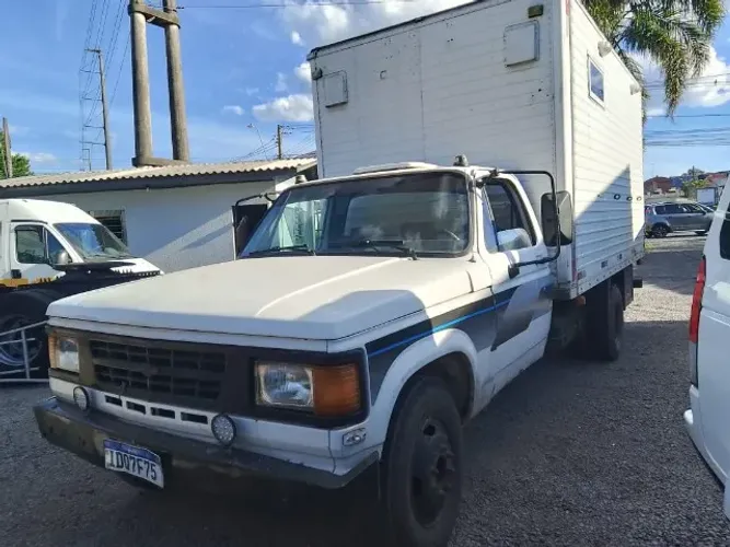 Chevrolet D 40, com Bau.