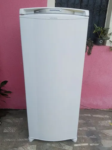 Geladeira Frost Free Consul 310 litros gelando muito bem 