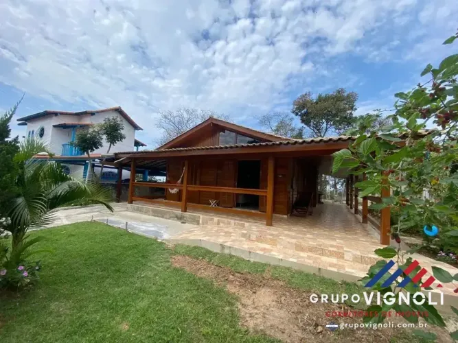 Casa de madeira para venda no Morro da Cruz, Saquarema-RJ