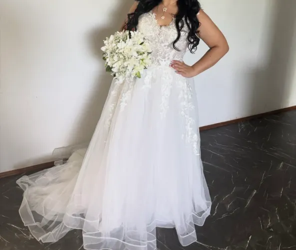 Vestido de noiva + véu