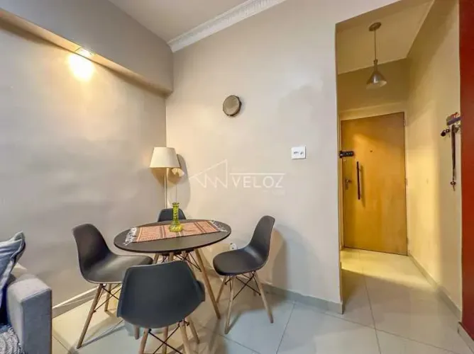 Apartamento : / Residencial / Glória