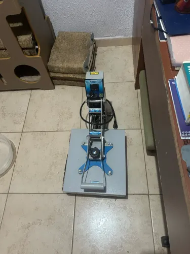 *PRENSA TÉRMICA MÁQUINATEC SEMI-NOVA - 40CM DE ABERTURA*