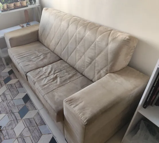 Vendo lindo sofá, extremamente confortável.