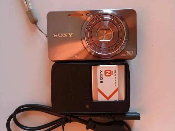 Sony cyber shot DSC-W570 Carl Zeiss 16.1 mega pixels