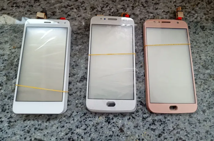Vendo lote com 828 peças de vidro touch tela de frente. Valor 3 reais a unidade. LEIAA.