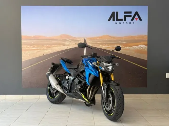 SUZUKI GSX 750S PRETA