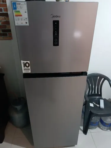 GELADEIRA PRATICAMENTE NOVA (POUCO USO)