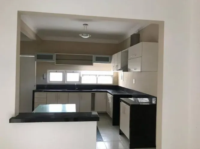 Vendo casa em Bairro Independência com 4 quartos ,3 banheiros