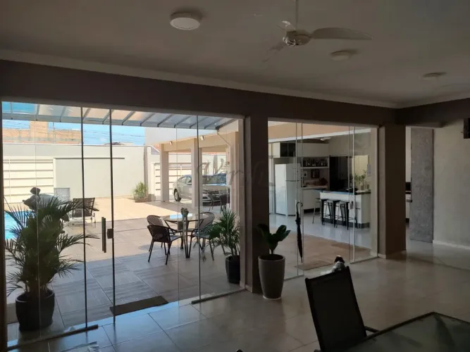 CASA PARA VENDA JARDIM FURLAN COM 03 QUARTOS, SENDO 02 SUÍTES EM ESTIVA GERBI/SP.